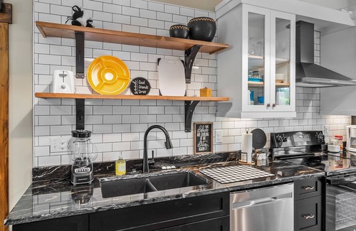 Nebo Apartment | Relax in style w/access to Lake, Dock, Fire pit and Community Pool