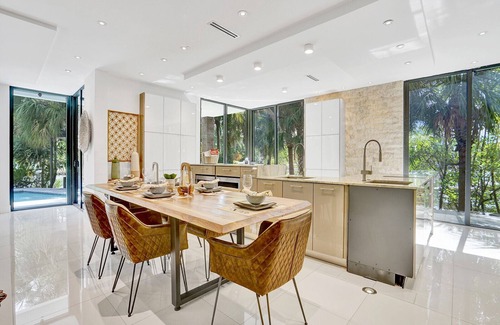 Northeast Miami Villa | Relax in Style: Your Balinese Waterfront Hideaway Awaits!