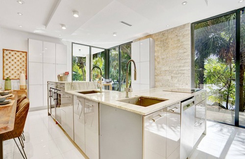 Northeast Miami Villa | Relax in Style: Your Balinese Waterfront Hideaway Awaits!