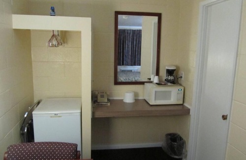 Cottage Grove Hotel | Relax Inn