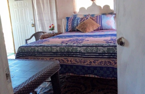 May Pen Bed & Breakfast | Relax N SunShine