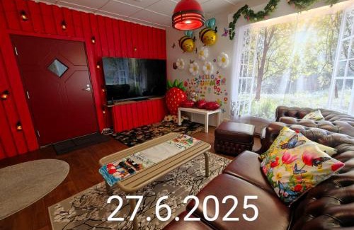 Lantinen District Apartment | Relax & Recharge - a Unique Suite with a Touch of Luxury - Hot Tub and Sauna Inspired Decor #NOT A REAL SAUNA# Easy City Access - direct train 15 min to city