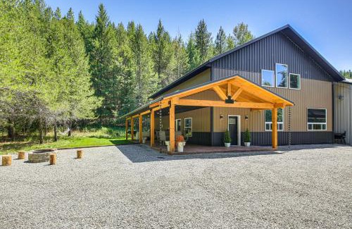 Boundary County House | Relax, Reconnect and Explore Modern Idaho House!
