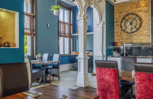 Westcliff-on-Sea Hotel | Relax & Unwind in a Beautiful Seaside Setting Near Southend Attractions