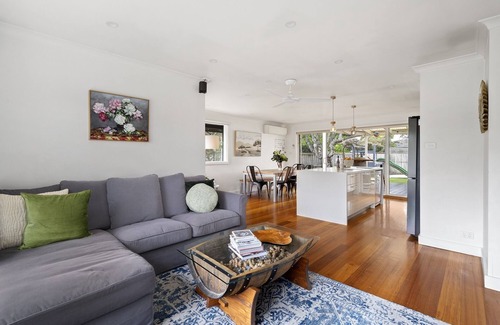 Mordialloc House | Relaxed Bayside Stay with Outdoor Space