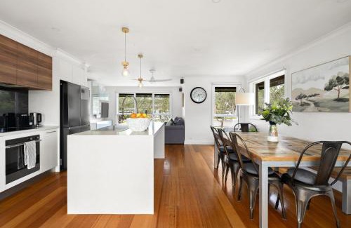 Mordialloc House | Relaxed Bayside Stay with Outdoor Space