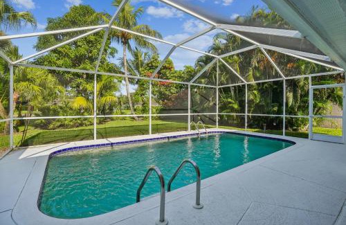 Crown Pointe House | Relaxed Tropical NAPLES Retreat 5 mi to Beach home