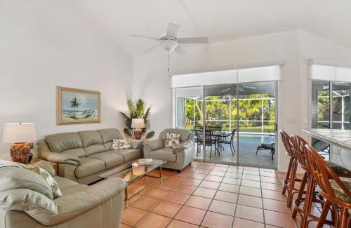 Crown Pointe House | Relaxed Tropical NAPLES Retreat 5 mi to Beach home