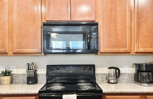 Reno/Tahoe Airport Apartment | Relaxing 2-br Apt With Pool Hot Tub Gym
