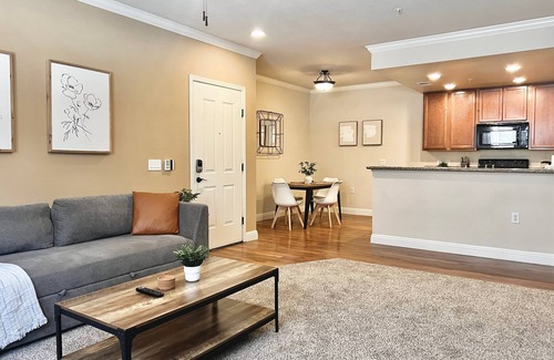 Reno/Tahoe Airport Apartment | Relaxing 2-br Apt With Pool Hot Tub Gym