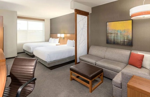 Greenville Downtown Apartment | Relaxing 2 Queen Bed Stay Near Peace Center! Onsite Gym and Pool Access!