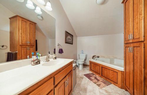 Croft House | Relaxing 2BD Cabin in the Sierra