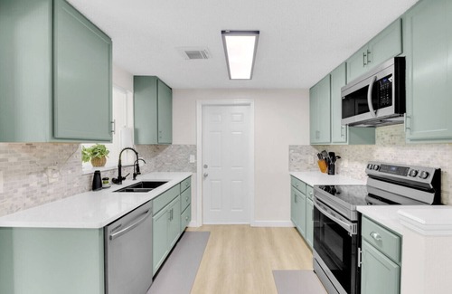 Apollo Beach House | Relaxing Apollo Oasis