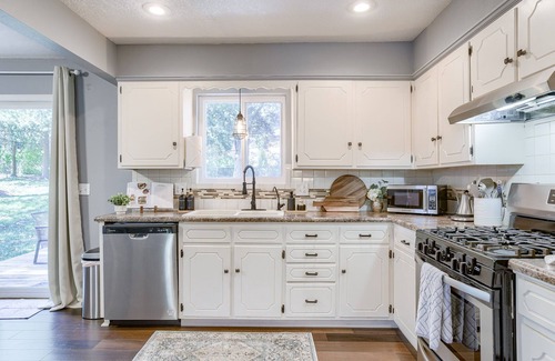 Blue Springs House | Relaxing Blue Springs Escape 3BR w/Outdoor Space