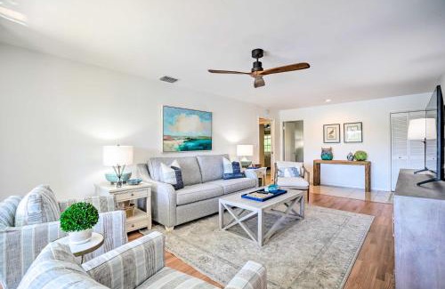 Central Naples Apartment | Relaxing Condo with Screened-In Lanai, 4 Mi to Beach
