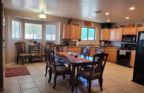 Peoria House | Relaxing country style home with spacious backyard in a quiet neighborhood.