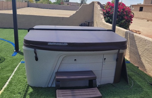 Peoria House | Relaxing country style home with spacious backyard in a quiet neighborhood.