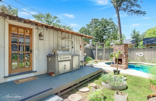 Broadmoor Cottage | Relaxing garden cottage with saunan