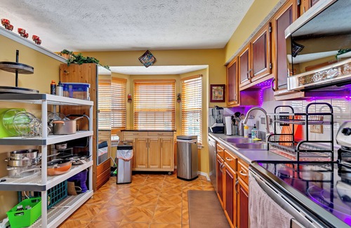 Fairfax House | Relaxing, Gorgeous Townhouse with 2 Spacious Master Bedrooms