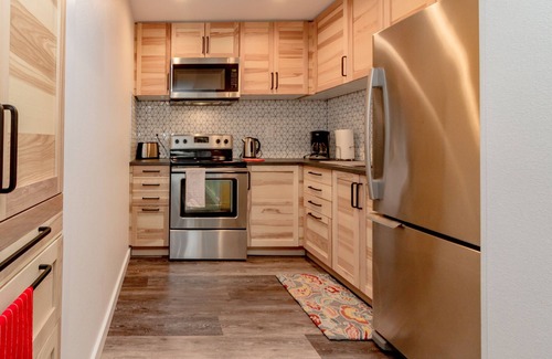 Federal Way House | Relaxing Lakefront Suite