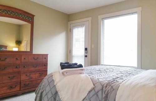 East Kootenay Apartment | Relaxing Mountain View Condo in Beautiful Radium