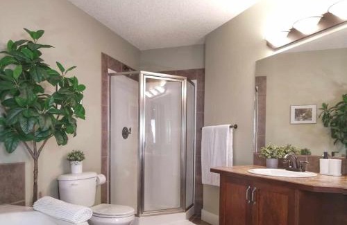 East Kootenay Apartment | Relaxing Mountain View Condo in Beautiful Radium