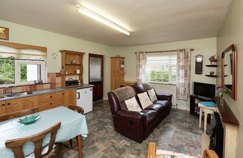 Dungarvan House | Relaxing peaceful bungalow 10 miles from Dungarvan