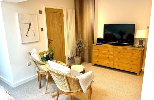 Niton Apartment | Relaxing private entrance ensuite room with stunning sea view and swimspa