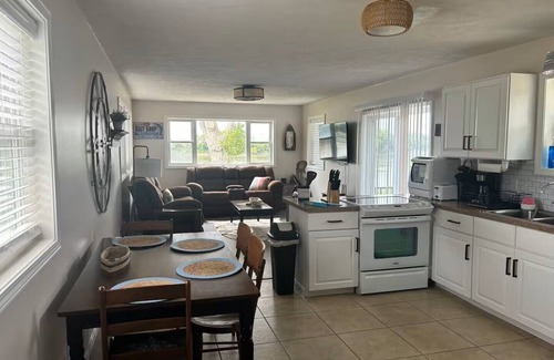 Bendena House | Relaxing Riverfront 2 Bedroom 1 Bathroom Home