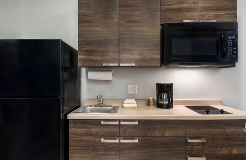 Mitchell Hotel | Relaxing Room with Full Kitchen Setup Near Lake Mitchell - Pets are Welcome!