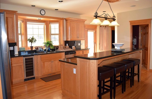 Mesa Vista House | Relaxing Sierra Sunrise Family Getaway w/EV Level 2 Charger - 4 bdrm 3 1/2 bath