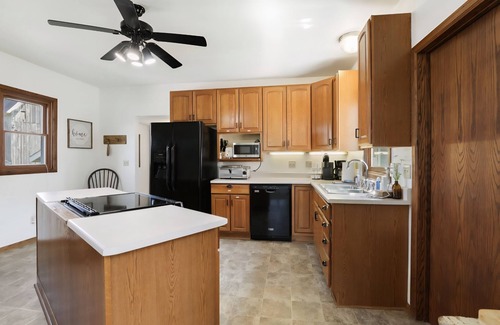 Dodge Other | Relaxing Spacious farmhouse with fire-pit and family friendly amenities