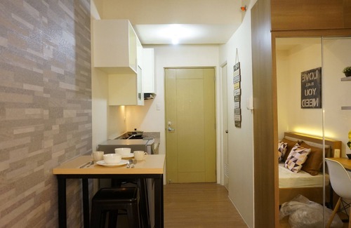Pio del Pilar Apartment | Relaxing Studio Unit with Balcony Makati