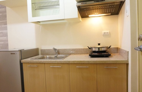 Pio del Pilar Apartment | Relaxing Studio Unit with Balcony Makati