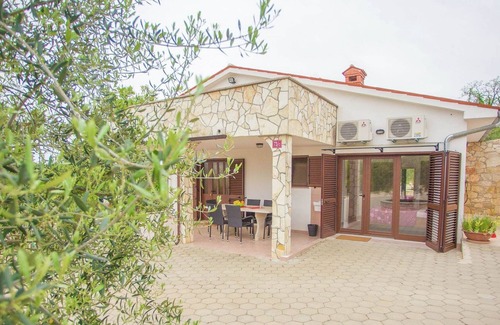 Rakotule Cabin | Relaxing villa with pool and garden for six persons in central Istria