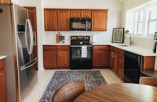 Corinth House | Relocation-Friendly 3BR | Extended Stay Home