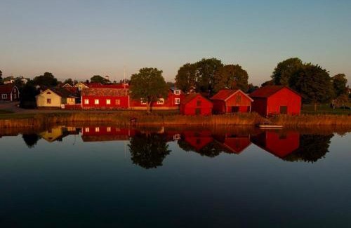 Osthammar Apartment | Remarkable Harbour View Cabin.