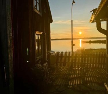 Osthammar Apartment | Remarkable Harbour View Cabin.