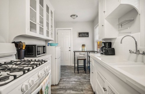 Civic Core House | Remodeled 1bd Craftsman Bungalow