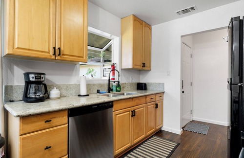 Sacramento House | Remodeled Retreat Near Hospital w/Tranquil Yard