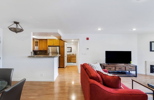 Woodland Hills Condo | Remodeled Warner Center Condo