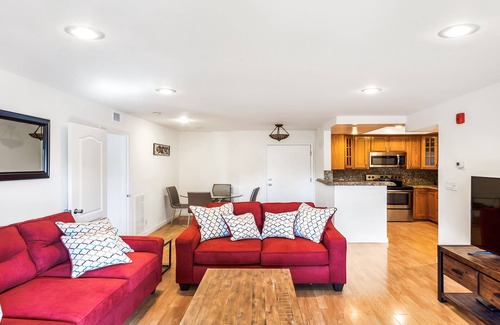 Woodland Hills Condo | Remodeled Warner Center Condo