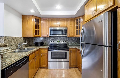 Woodland Hills Condo | Remodeled Warner Center Condo