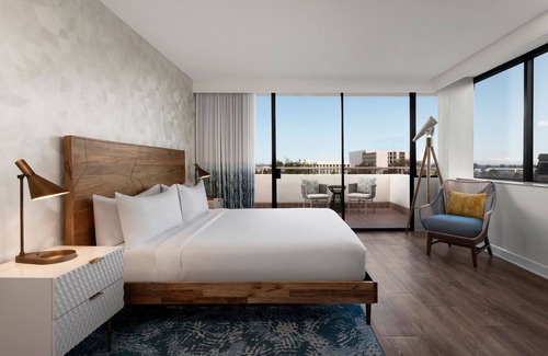 Airport Area Hotel | Renaissance Newport Beach Hotel