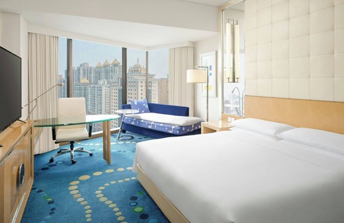 Downtown Shanghai Hotel | Renaissance Shanghai Yu Garden Hotel on the Bund