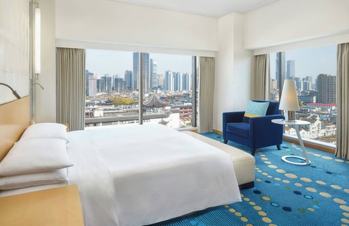 Downtown Shanghai Hotel | Renaissance Shanghai Yu Garden Hotel on the Bund