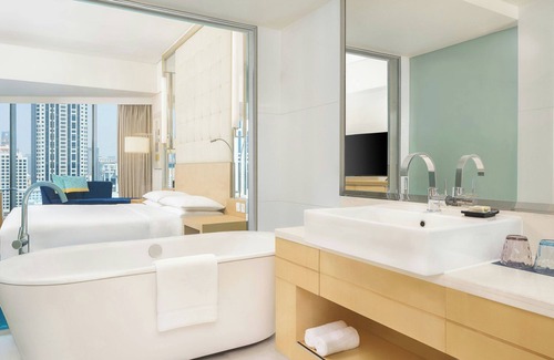 Downtown Shanghai Hotel | Renaissance Shanghai Yu Garden Hotel on the Bund