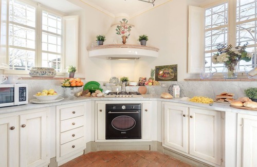 Lucca Villa | RENAISSANCE WINERY VILLA AMONG THE VINEYARDS, 9 BEDROOMS, 7 BATHS, WIFI, AIR CON