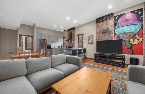 Benton Park Apartment | Renovated 3 Bedroom Penthouse Suite in Benton Park