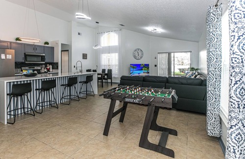 Westridge House | Renovated 4bd house close to Disney with heated pool, fireplace in Davenport